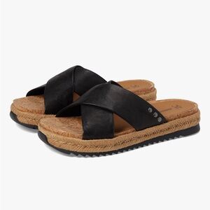 Johnston & Murphy Women's Michelle Cross Strap Wedge
Sandal